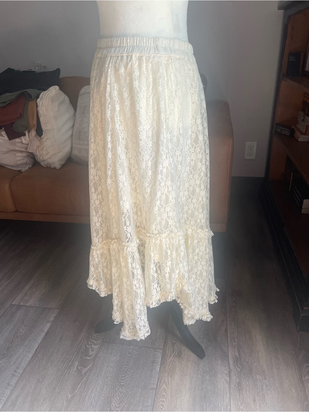 American Eagle Outfitters Cream Lace Skirt - Picture 2 of 5